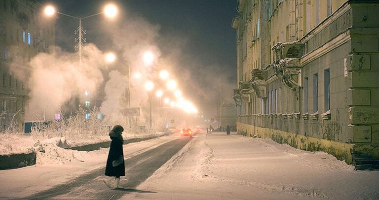 Η πιο παγωμένη πόλη του κόσμου: Τρεις μήνες άδεια, θερμοκρασίες που αγγίζουν τους -55 βαθμούς και κατάθλιψη.