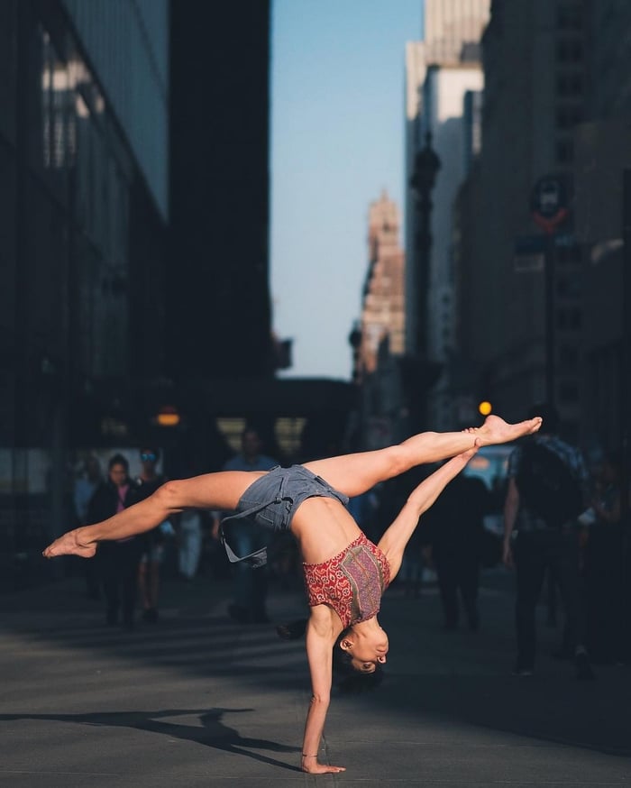 urban-ballet-dancers-new-york-streets-omar-robles-20-57b30e5fddc22__700