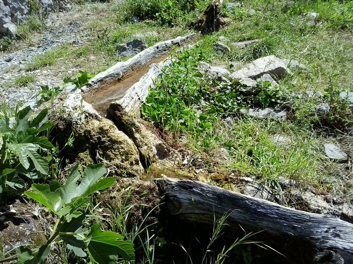 Στην Αμφίκλεια μέσα σε μια σπηλιά βρίσκεται χτισμένο ένα παμπάλαιο εκκλησάκι!