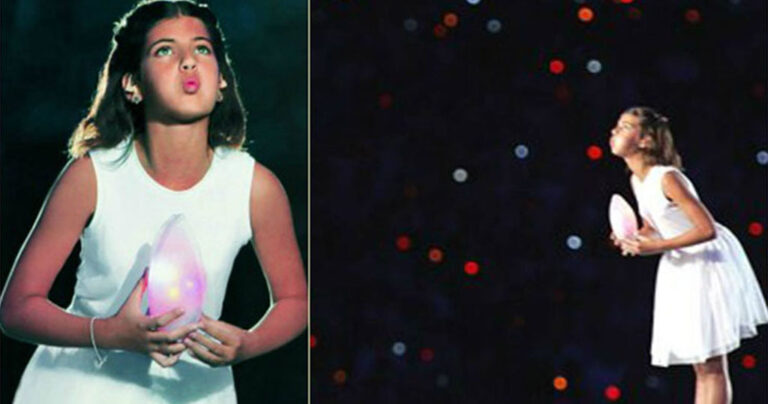 Η μικρή Φωτεινή που έσβησε τη φλόγα στους Ολυμπιακούς της Αθήνας είναι πια μια νεαρή καλλονή