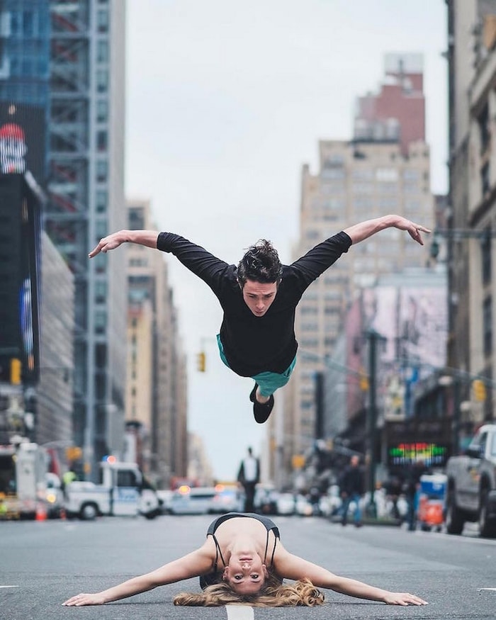 urban-ballet-dancers-new-york-streets-omar-robles-102-57b30fb882299__700