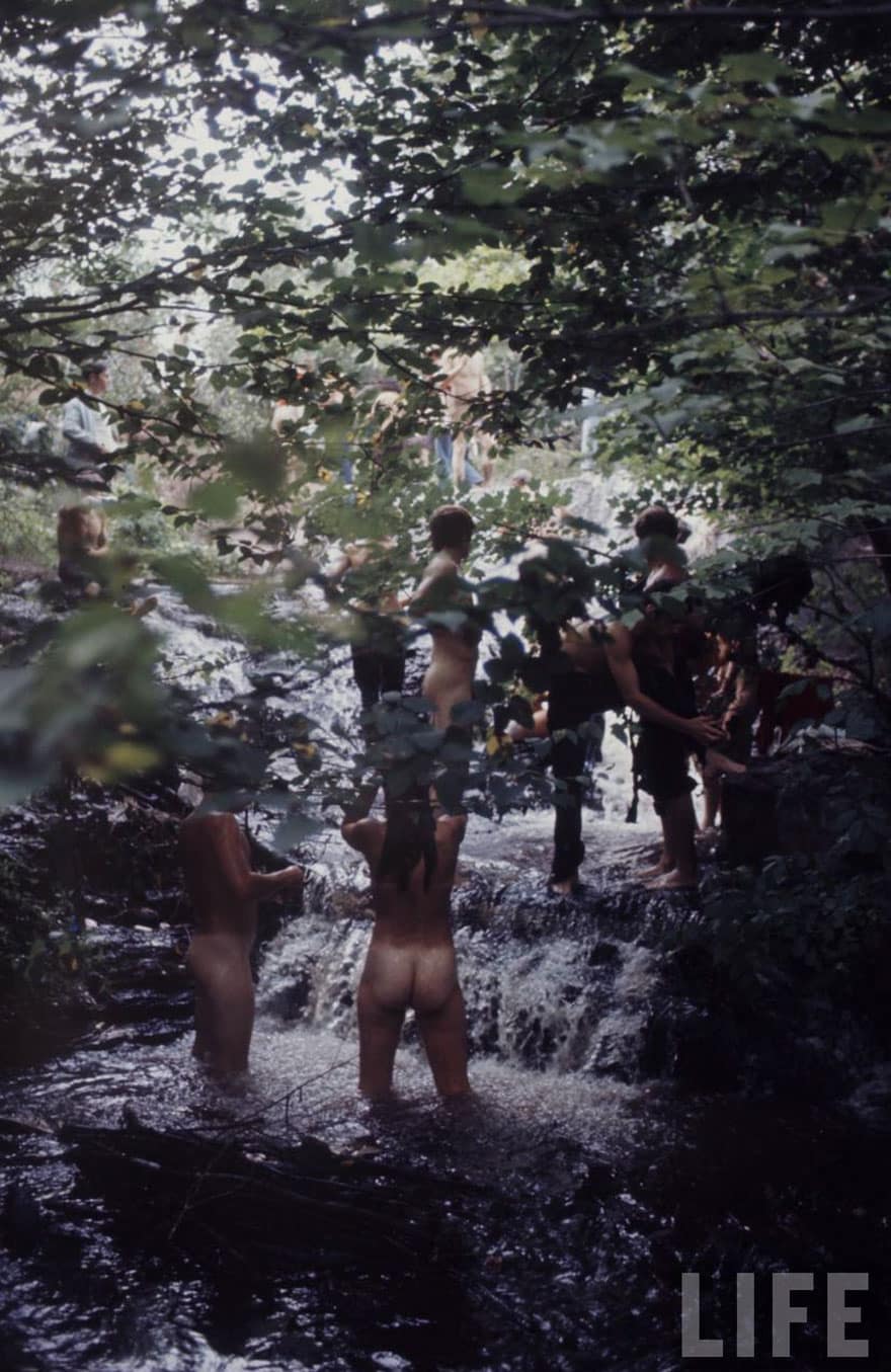1969-woodstock-music-festival-hippies-bill-eppridge-john-dominis-10-57bc2fa6dd41a__880