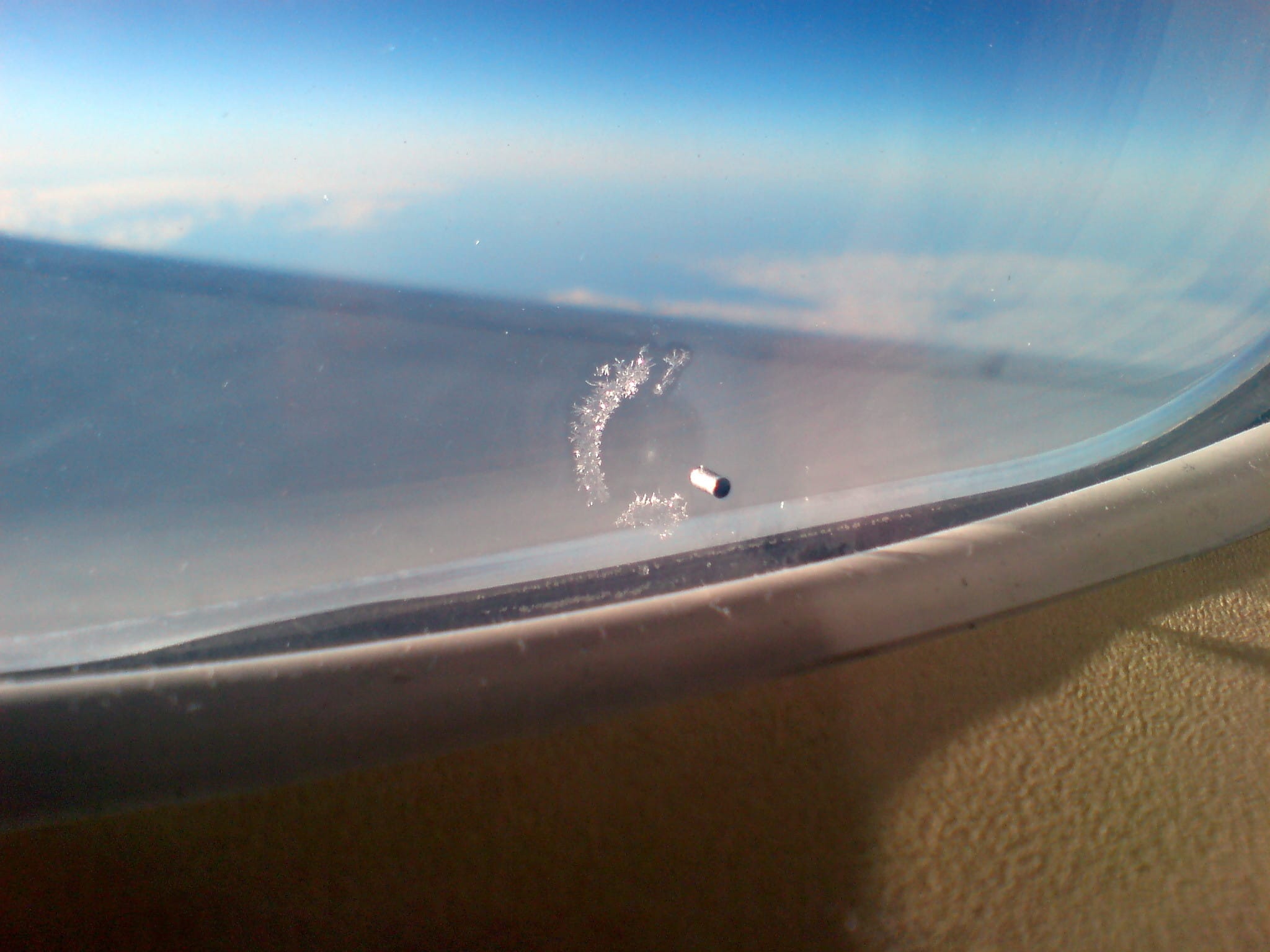 hole window aeroplane