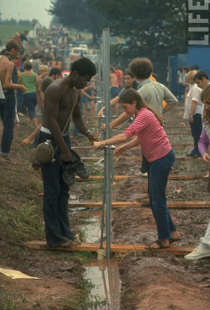 1969-woodstock-music-festival-hippies-bill-eppridge-john-dominis-125-57bc313e4c09c__880