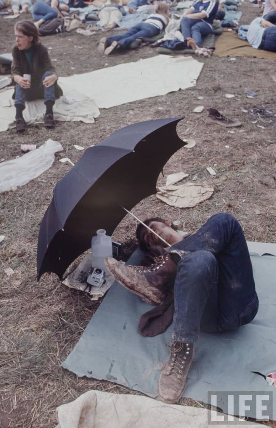 1969-woodstock-music-festival-hippies-bill-eppridge-john-dominis-6-57bc2f9e674ca__880