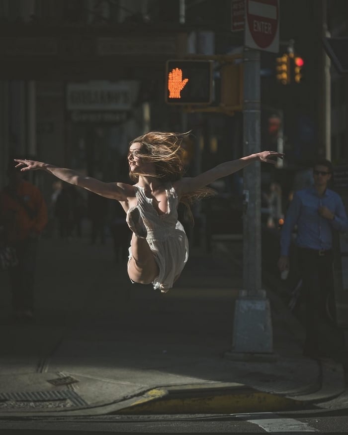 urban-ballet-dancers-new-york-streets-omar-robles-18-57b30e542deaa__700