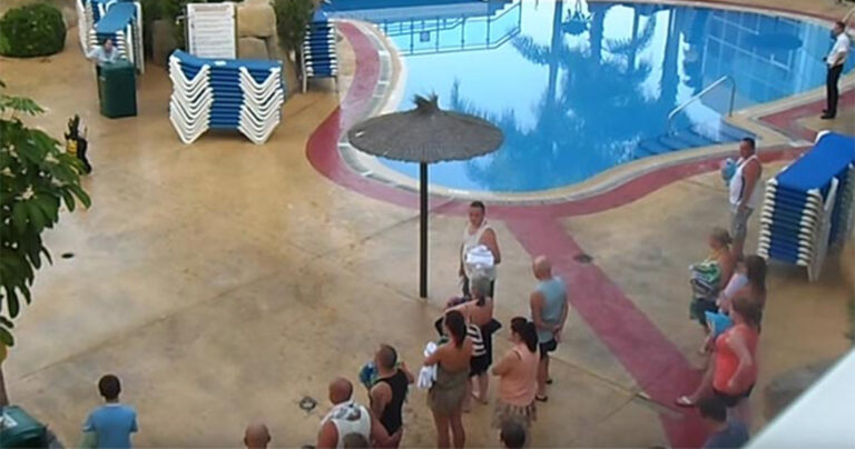 Δείτε τι κάνουν οι Άγγλοι τουρίστες την στιγμή που ανοίγει η πισίνα ξενοδοχείου στην Ισπανία