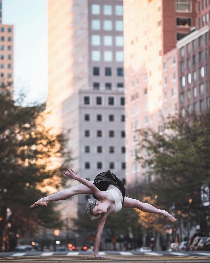 urban-ballet-dancers-new-york-streets-omar-robles-26-57b30e7b5ac4a__700