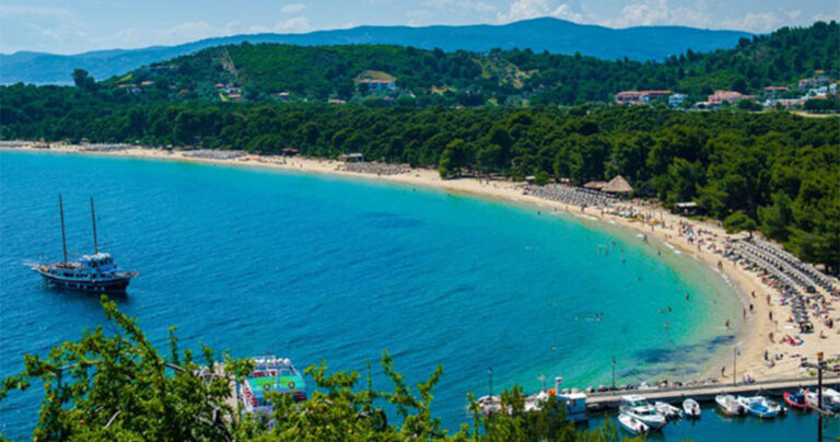 5 παραλίες της Ελλάδας βουτηγμένες στο πράσινο