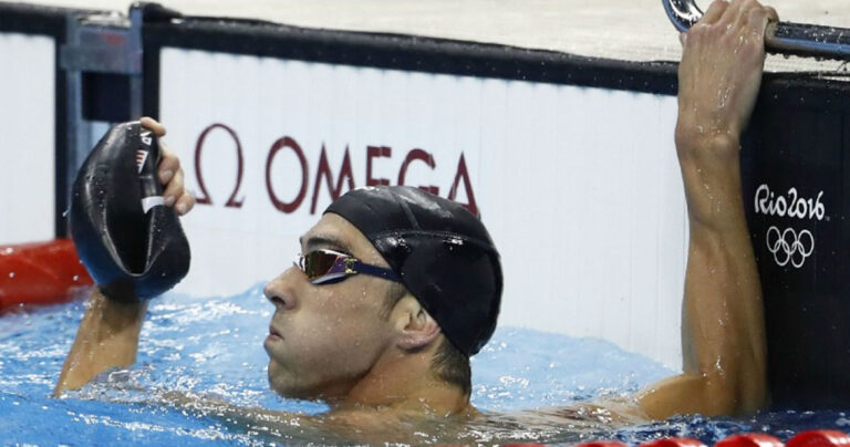 Γιατί πολλοί κολυμβητές φορούν 2 σκουφάκια;