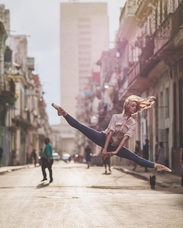 urban-ballet-dancers-new-york-streets-omar-robles-101-57b30fb5c1731__700