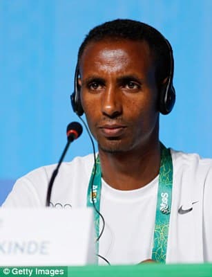 36D144DA00000578-3726543-Yonas_Kinde_right_Ethiopia_athletics_marathon-a-2_1470464076560