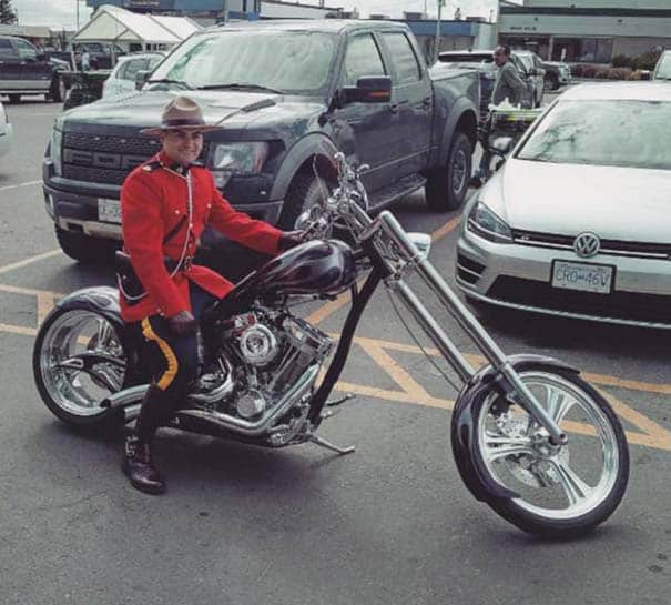 en-tw-metaksy-ston-kanada-130