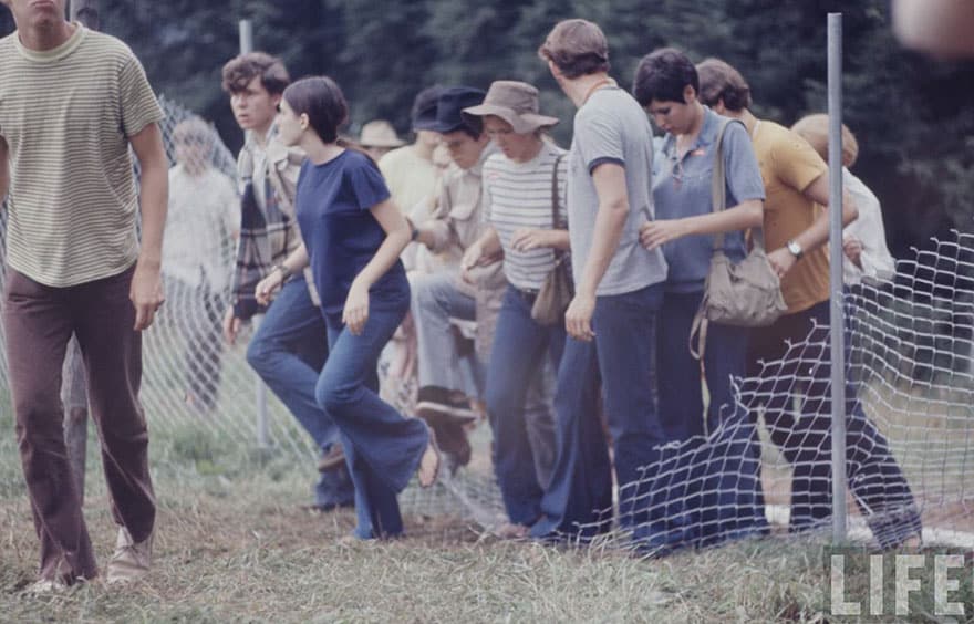 1969-woodstock-music-festival-hippies-bill-eppridge-john-dominis-3-57bc2f972ff3a__880