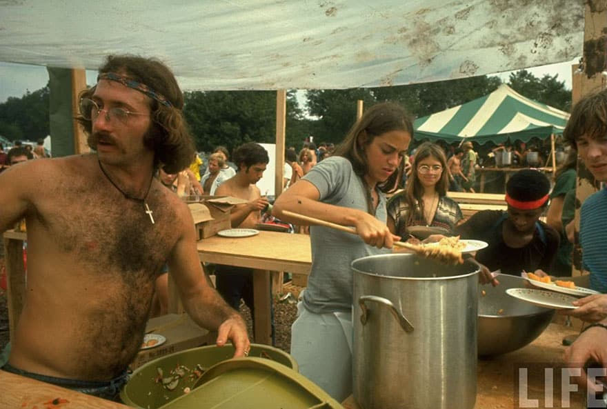 1969-woodstock-music-festival-hippies-bill-eppridge-john-dominis-90-57bc30e4c972c__880