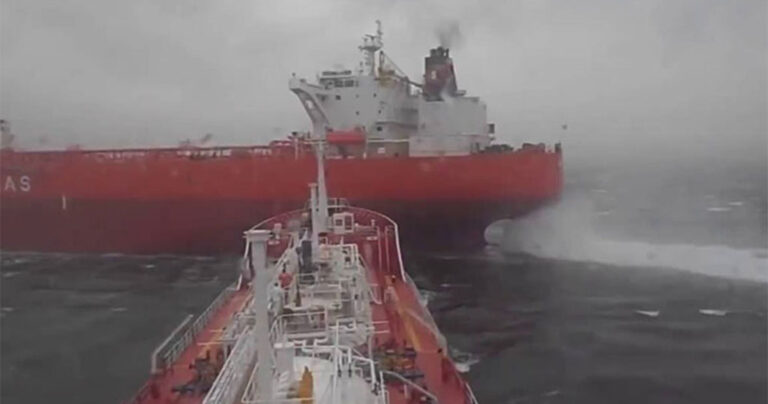 Ελληνικό δεξαμενόπλοιο αποφεύγει την σύγκρουση κυριολεκτικά την τελευταία στιγμή