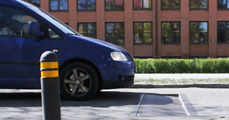 Έξυπνο σαμαράκι προσαρμόζεται ανάλογα με την ταχύτητα του οχήματος