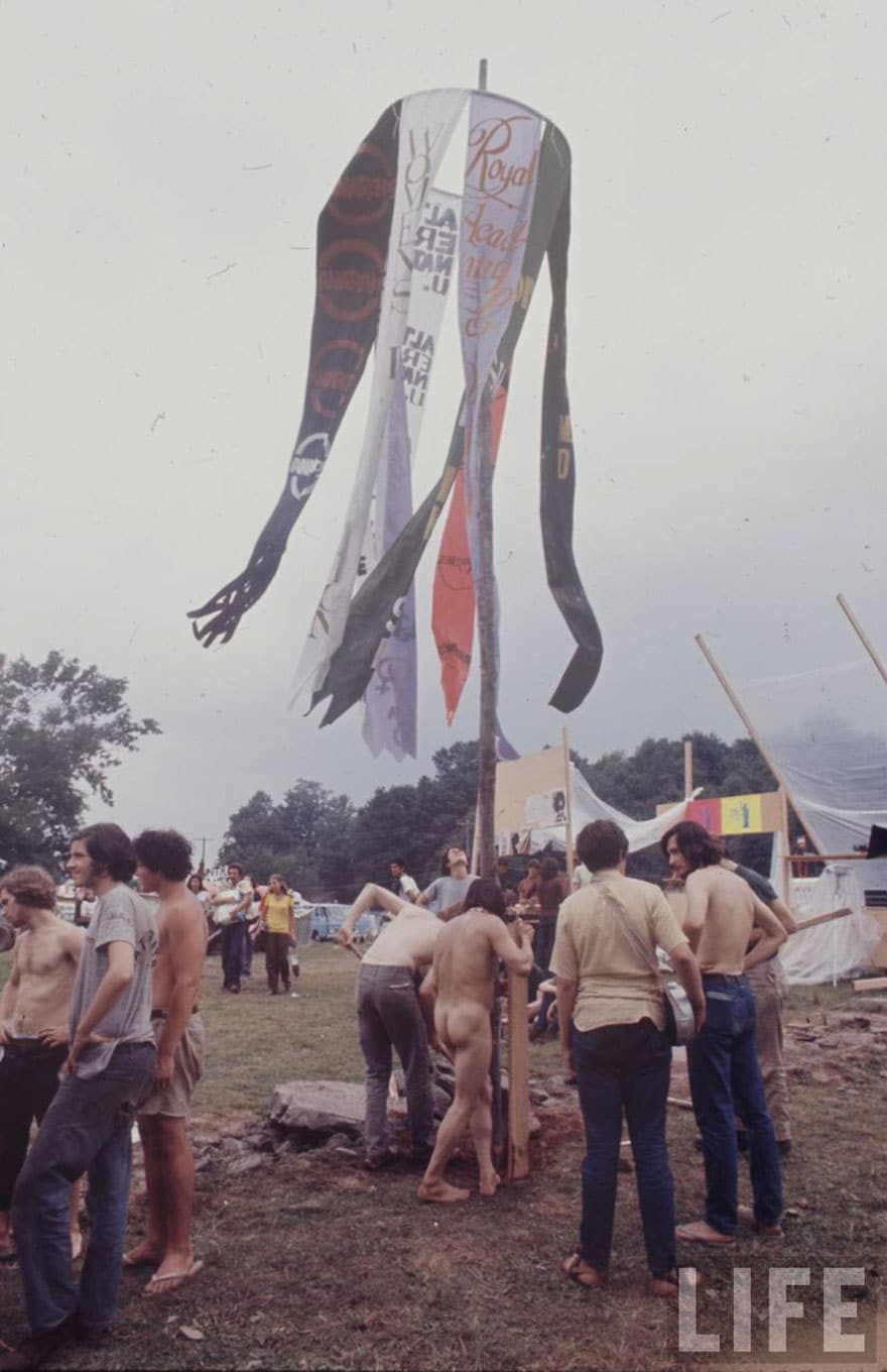 1969-woodstock-music-festival-hippies-bill-eppridge-john-dominis-30-57bc2fcff21d1__880