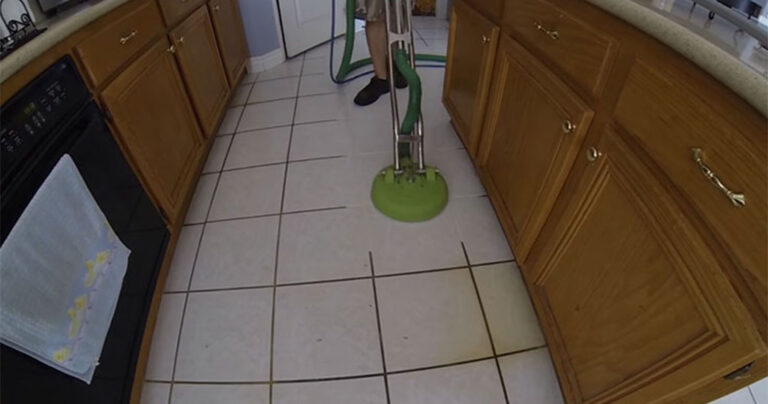 Πανίσχυρο καθαριστικό μηχάνημα κάνει το πάτωμα σαν καινούργιο