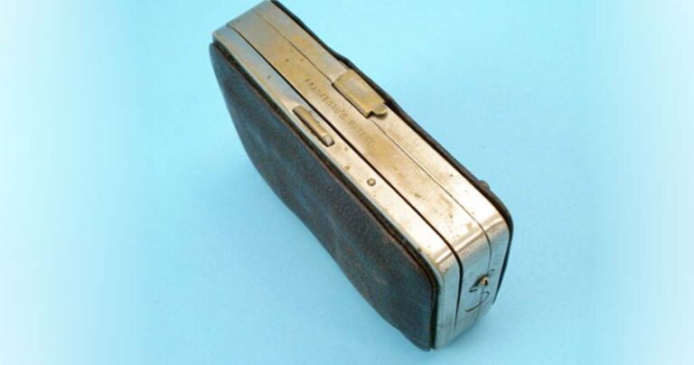 Αυτό το περίεργο τσαντάκι είναι στην πραγματικότητα όπλo