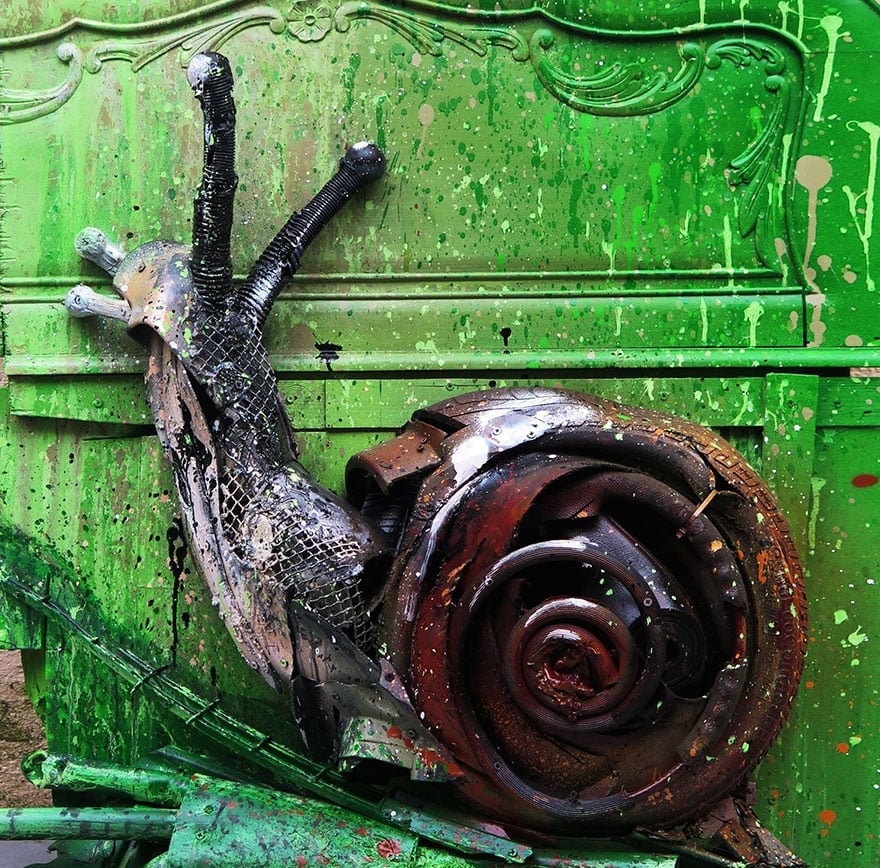 trash-animal-sculpture-artur-bordalo-27-57ea1be79de10__880