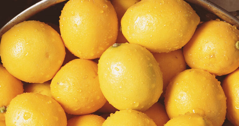 Γιατί πληρώνουμε «χρυσά» τα λεμόνια στην Ελλάδα;