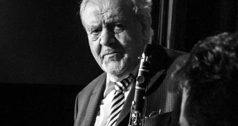 Οι Αμερικανοί ψυχολόγοι γιατρεύουν με την ηπειρώτικη μουσική τις ψυχές των ανθρώπων.