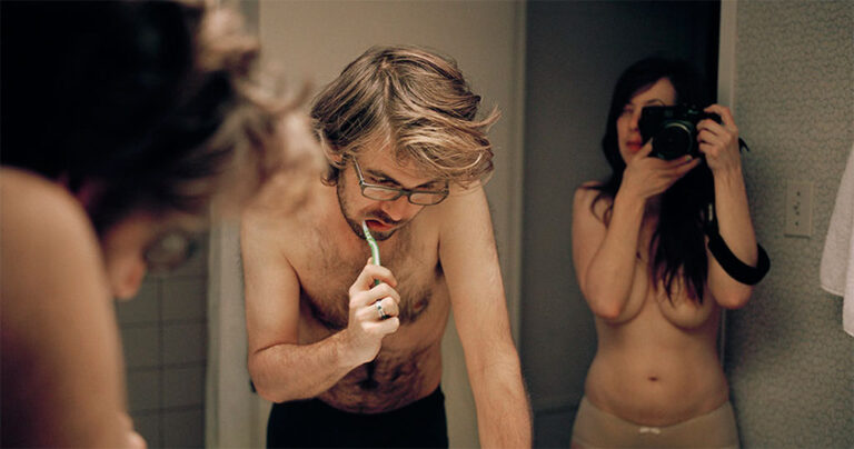 Φωτογράφος καταγράφει την κατάθλιψη του άντρα της για να καταλάβει καλύτερα τον πόνο του