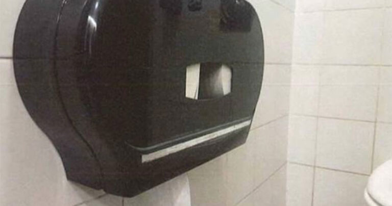 Ένας άντρας από τις Φιλιππίνες ανακάλυψε κάτι απαράδεκτο σε δημόσιες τουαλέτες