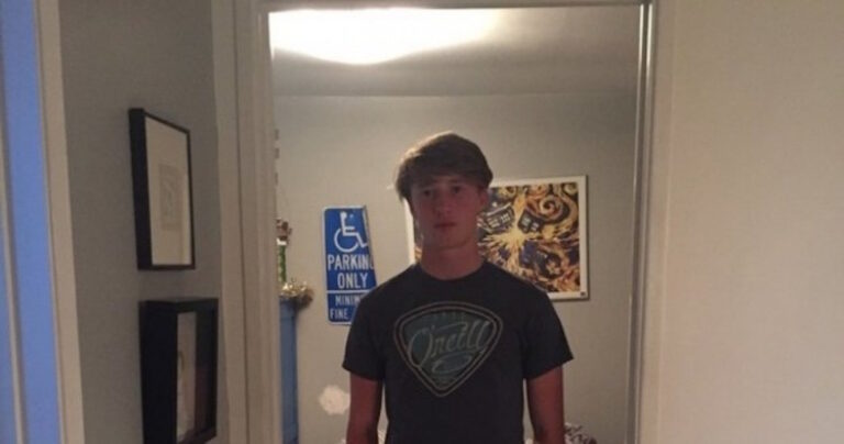 Ο γιος τους χτύπαγε την πόρτα του δωματίου, δείτε τη λύση που βρήκαν οι γονείς!