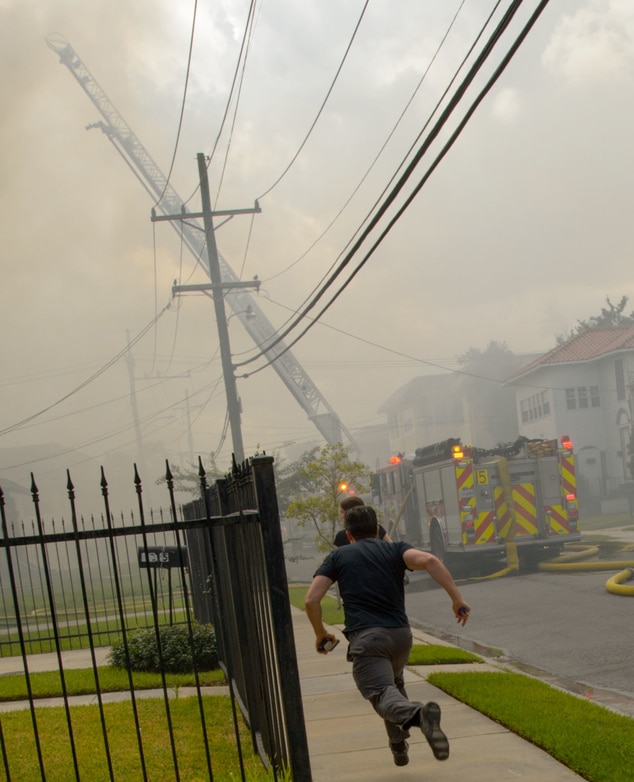 Writer and actor Gideon Hodge runs toward his burning home in New Orleans, La., Thursday, Sept. 15, 2016. Hodge then rushed into the structure – past firefighters yelling at him to stop – to grab his laptop, which he said had two completed novels on it. (Matthew Hinton/The Advocate via AP)