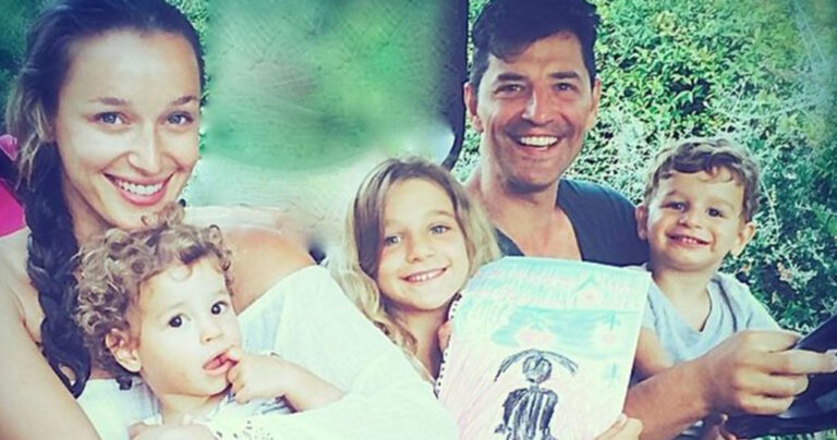 Ο Σάκης πήγε τα παιδιά του στο σχολείο και ανέβασε αυτό το όμορφο βίντεο.