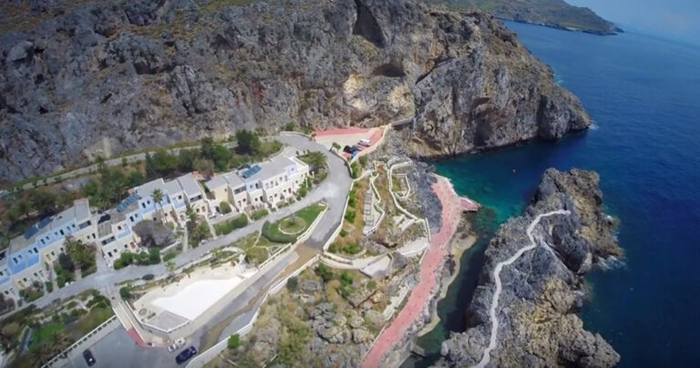 Aυτός ο κρυμμένος θησαυρός βρίσκεται στην Ελλάδα και θυμίζει νορβηγικό φιορδ