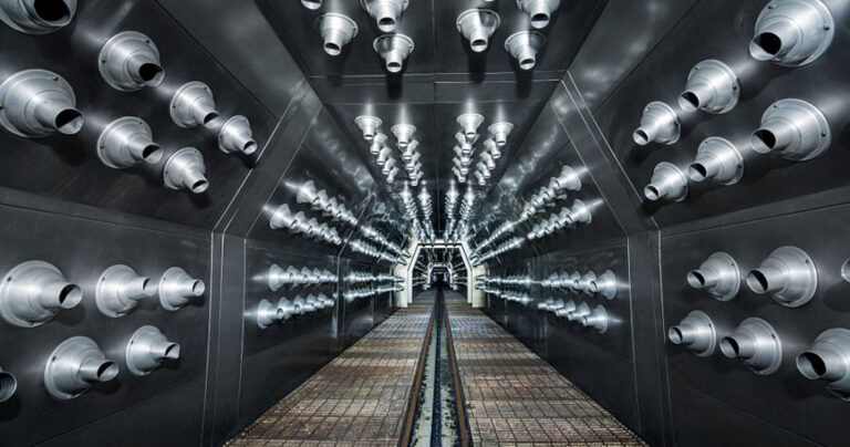 Εγκαταλειμμένο εργοστάσιο αυτοκινήτων 10 χρόνια μετά το κλείσιμο του.