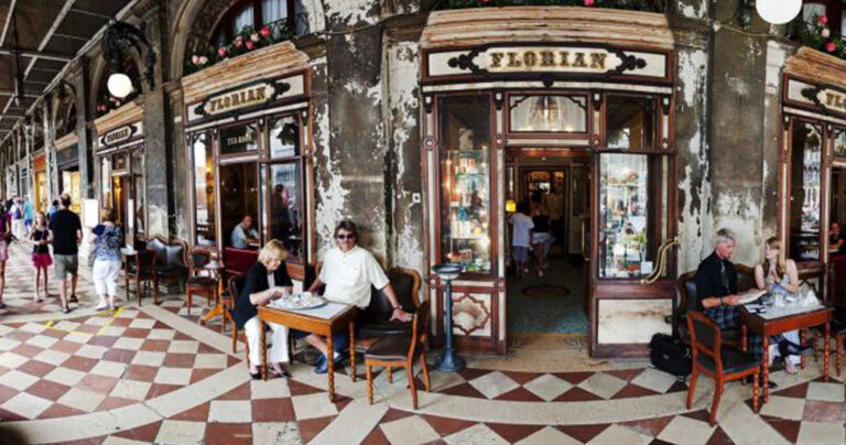 To Καφέ Φλοριάν στη Βενετία είναι από τα μέρη που πρέπει να επισκεφθείς σε αυτή τη ζωή