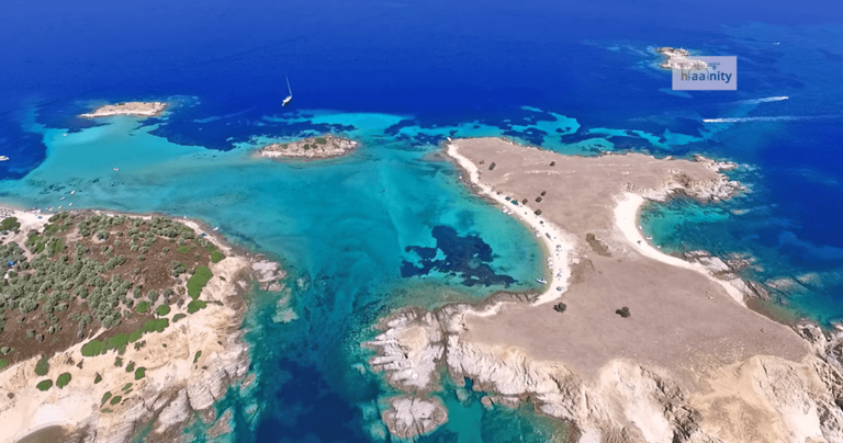 Η Γαλάζια Λίμνη της Χαλκιδικής που επιβεβαιώνει την έκφραση «σαν την Χαλκιδική δεν έχει».