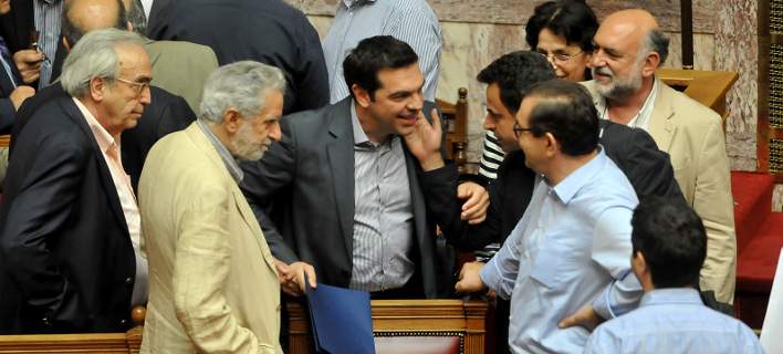 Βουλευτές σε Τσίπρα: «Οι πολίτες είναι πρόθυμοι να υποστούν θυσίες, αρκεί να…»