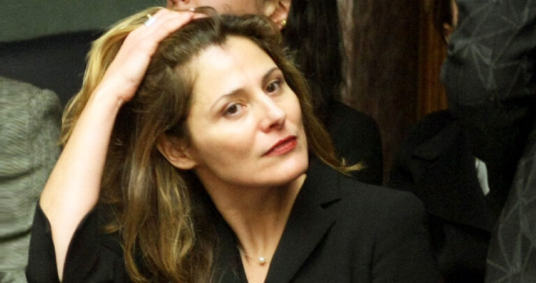 Η ανοιχτή επιστολή «ποταμός» στην Μπέτυ Μπαζιάνα από πανεπιστημιακό.