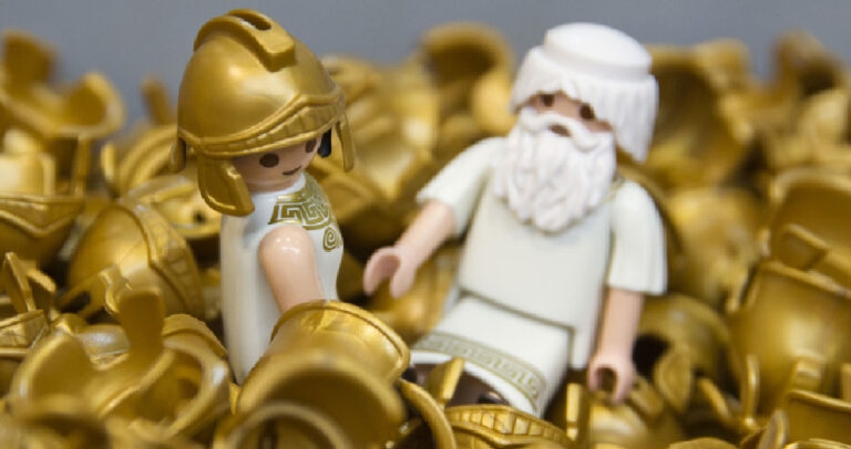 Η PLAYMOBIL δημιουργεί για πρώτη φορά δύο μοναδικές ελληνικές φιγούρες.