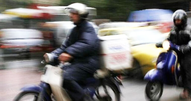 Ένα εκπληκτικό κείμενο για τους απανταχού ντελιβεράδες από την Έλενα Ακρίτα.