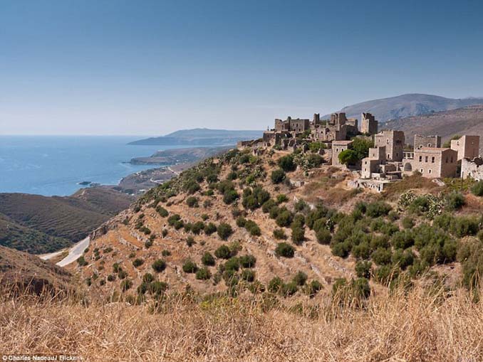 11 μέρη που θεωρήθηκαν πύλες προς την κόλαση 1 meri-pou-thewrithikan-pyles-pros-kolasi-01