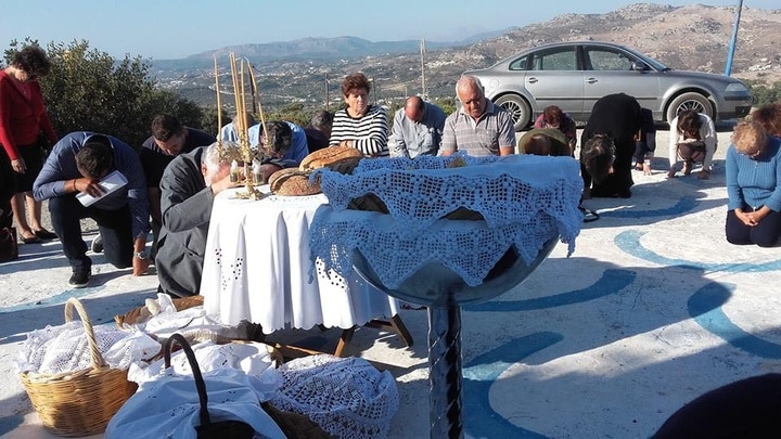 Eνορία στη Ρόδο «χόρεψε» το «χορό της βροχής» για να ρίξει ο Θεός νερό. 5 70e63b00a413804ed4fb0f70643eb193