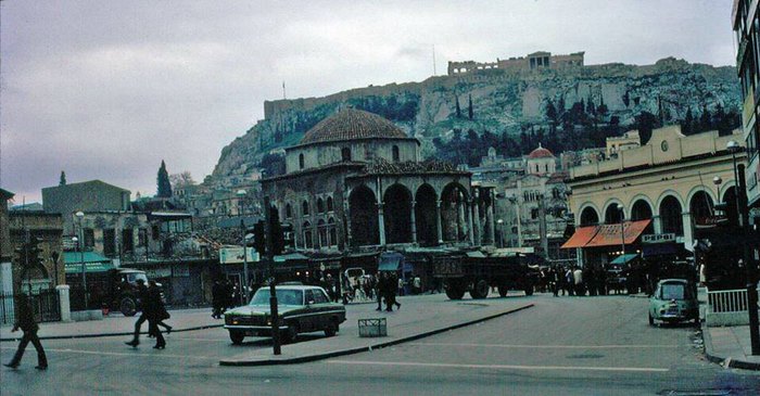 10 ιστορίες που κρύβει η πιο ωραία γειτονιά της Αθήνας. Το Μοναστηράκι