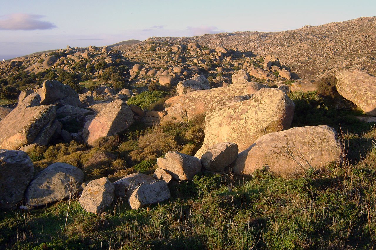 volax_tinos_boulder_02