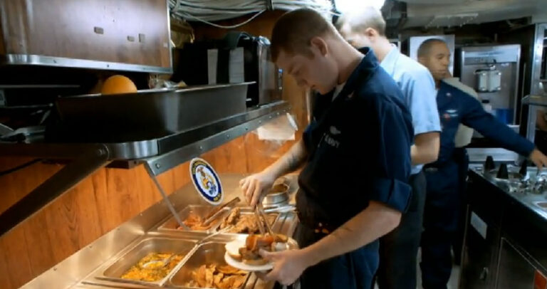 Έτσι είναι η ζωή στα υποβρύχια: Στριμωγμένοι, μόνοι, με το χέρι στη σκανδάλη.