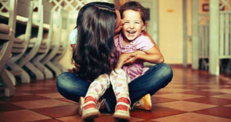 Πέντε λόγοι που τα παιδιά αγαπούν τις θείες τους.