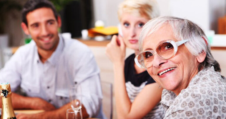 15 αντιπαθητικές συμπεριφορές πεθερών που εξοργίζουν τις νύφες