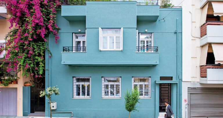 Γιατί όλοι στέκονται μπροστά σε αυτό το σπίτι στο Παγκράτι για να το δουν;