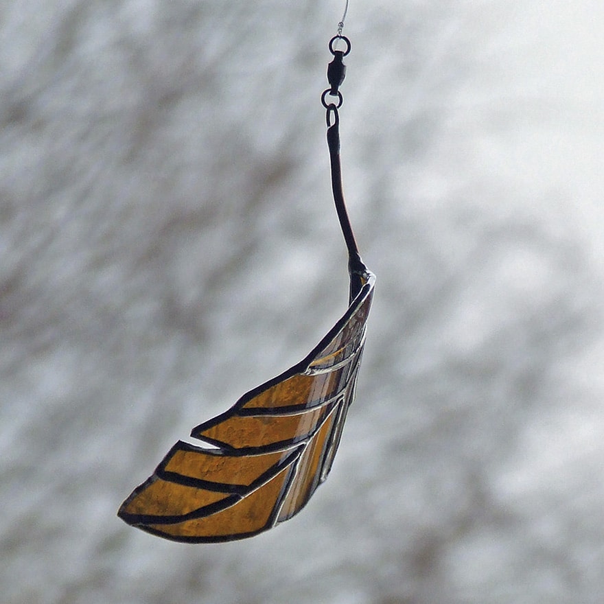 this-stained-glass-artist-turns-beer-bottles-into-beautifully-curved-leaves-9-581889b9e182a__880