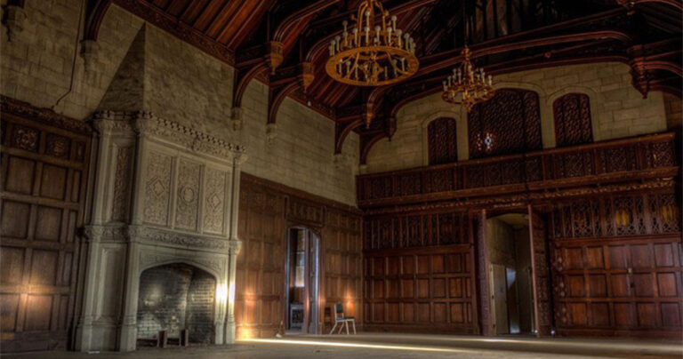 Η ανατριχιαστική έπαυλη της Κόκα Κόλα